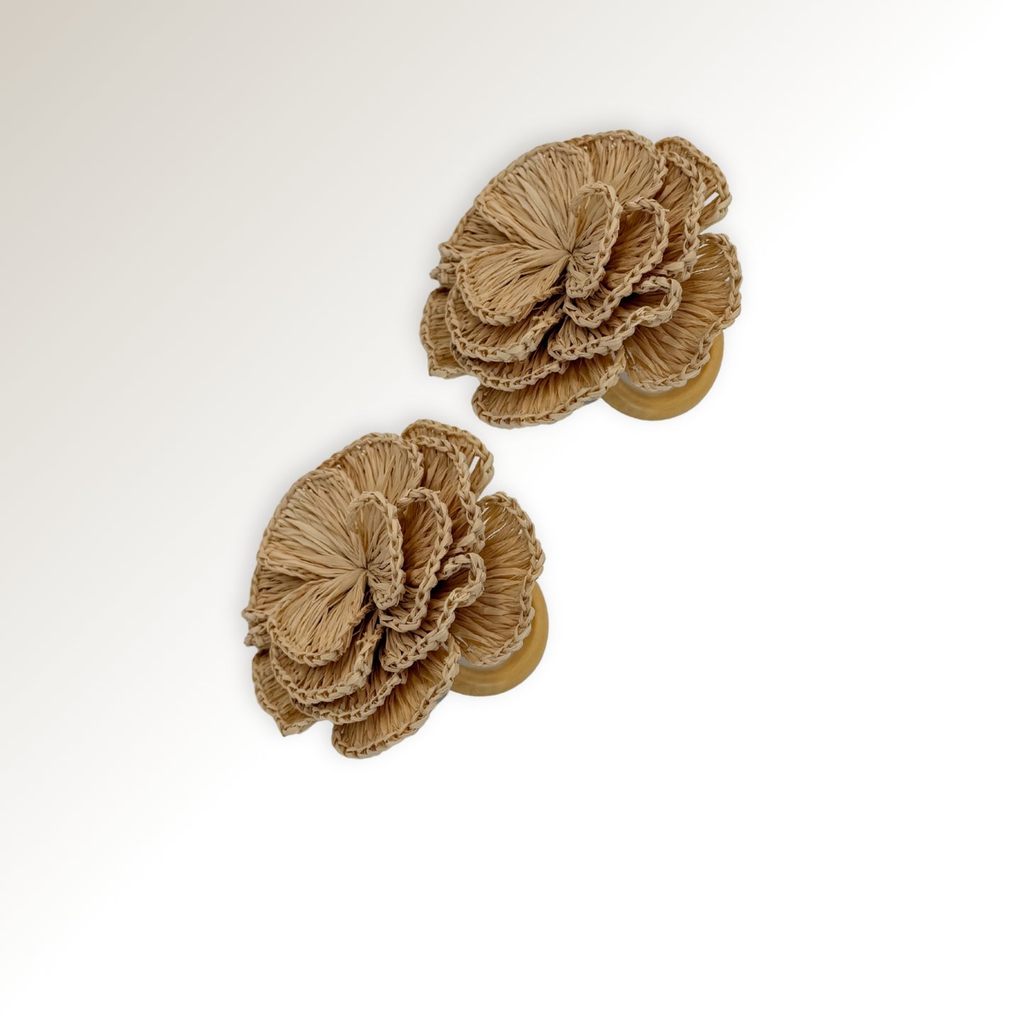 Raffia flower ring.