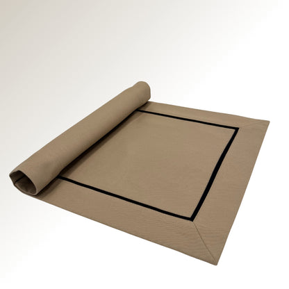 Black castor Classic placemats.