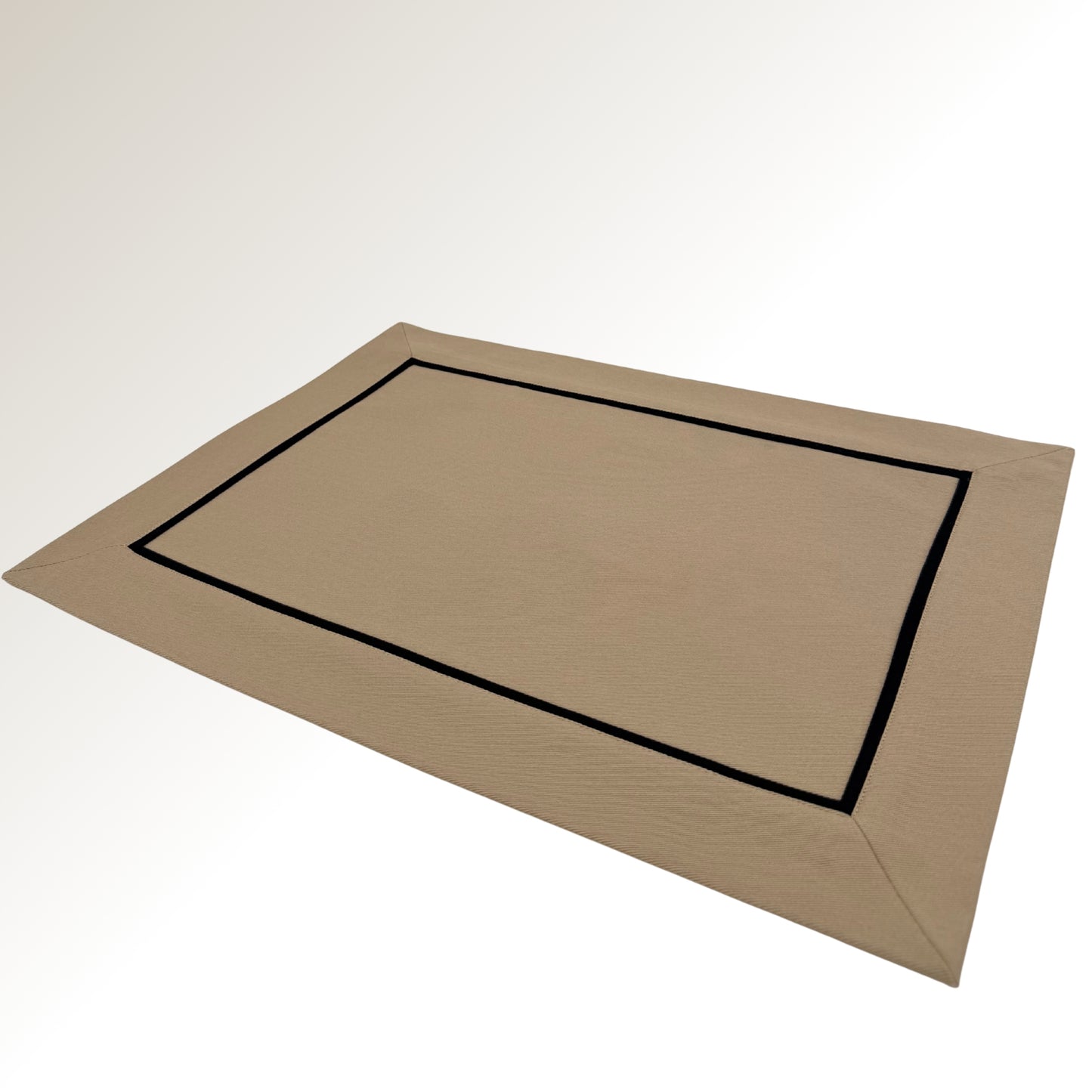 Black castor Classic placemats.
