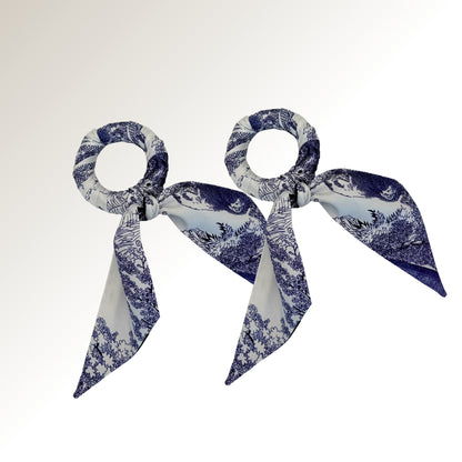 Toile blue twilly ring.