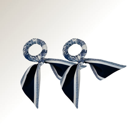 Toile blue twilly ring.
